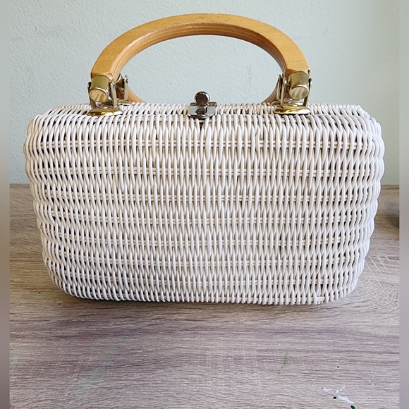 Magid Handbags - Magid wicker purse